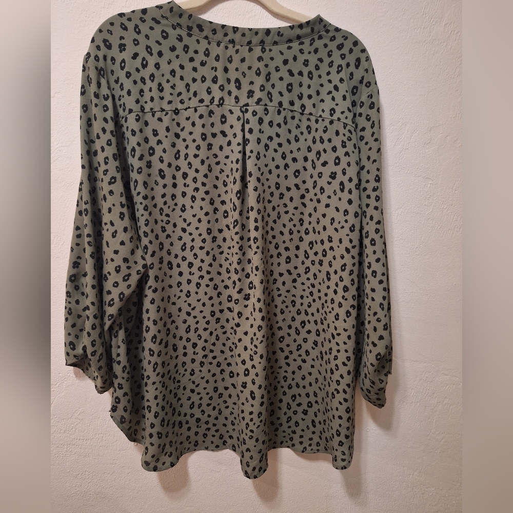 Olive Green Leopard Print Women's Top 3x - Picture 5 of 7